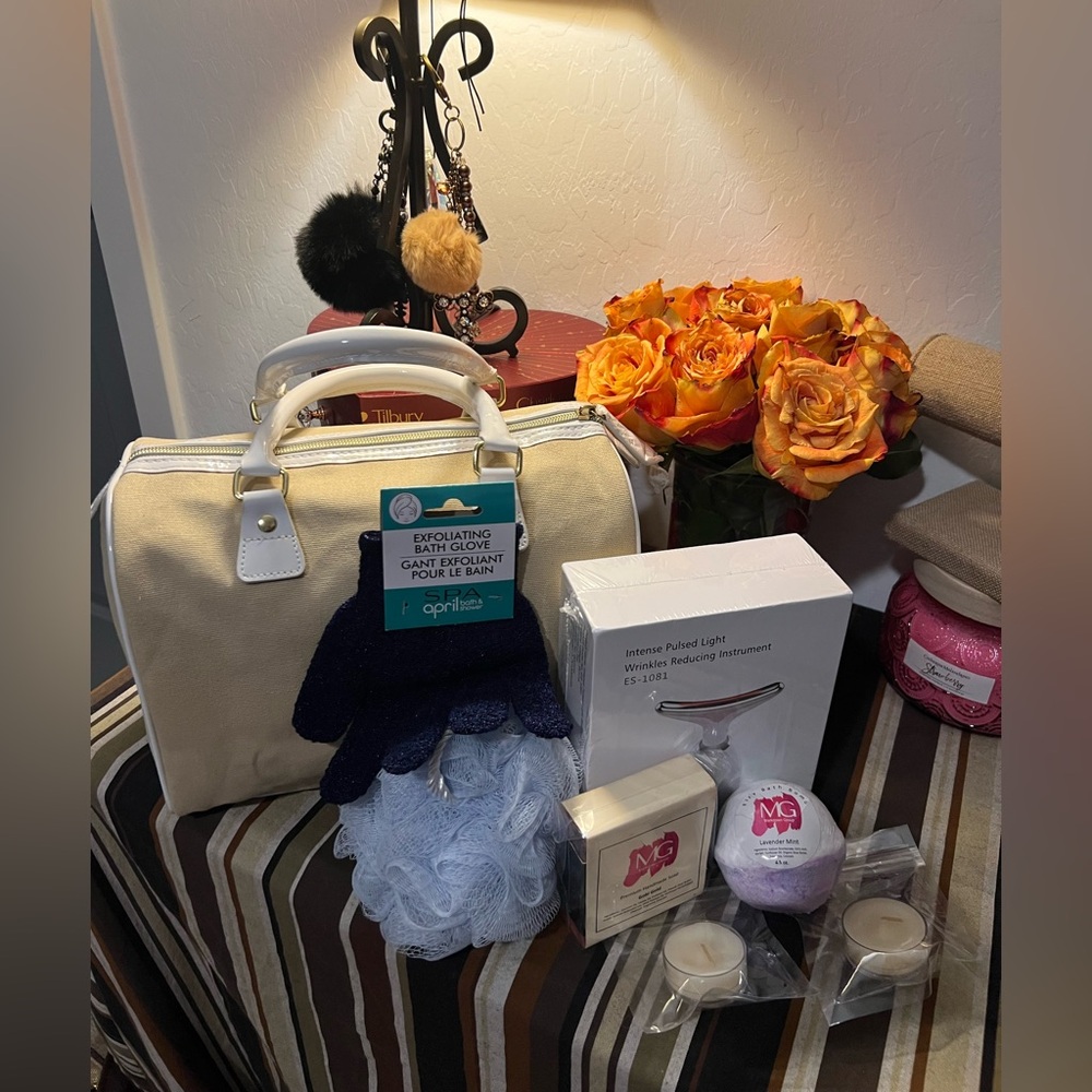 Face and Body Bundle w Intense Pulse light Wrinkle Reducing Instrument - Picture 2 of 13
